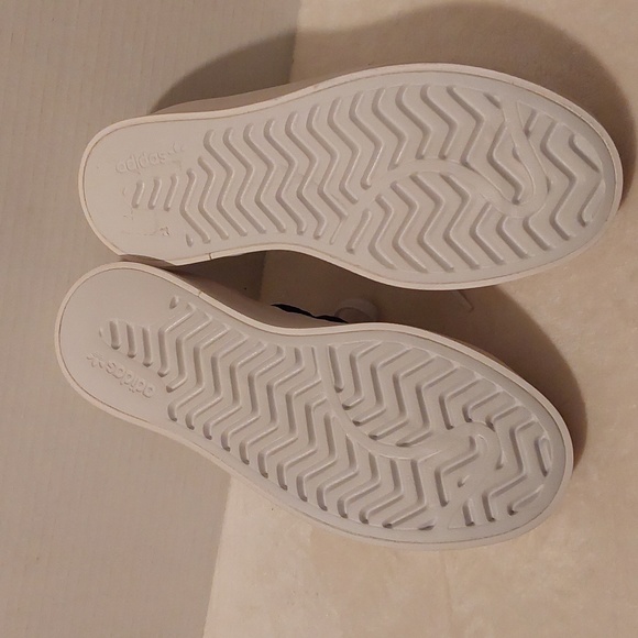 Adidas Women's Superstars Bonega Sneakers Size 7 Black & White/ Gold Metallic - Picture 9 of 9